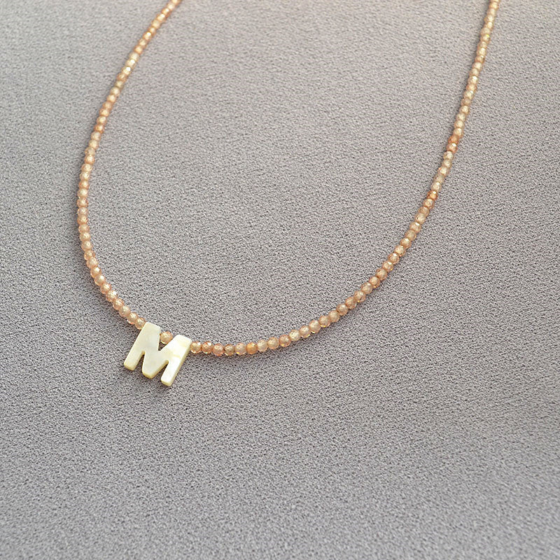 Schöne Halskette mit einzigartigem Stil