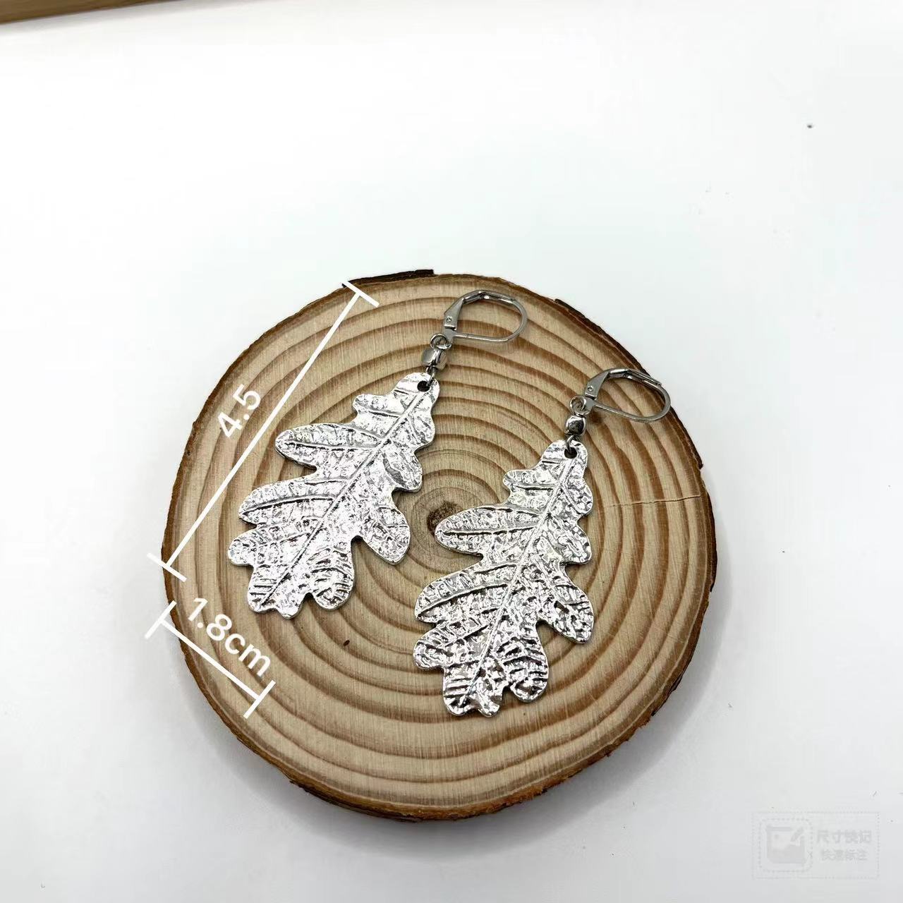 Zarte handwerkliche Ohrring