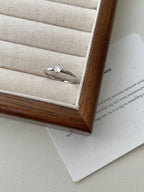 Zarte handwerkliche Ring