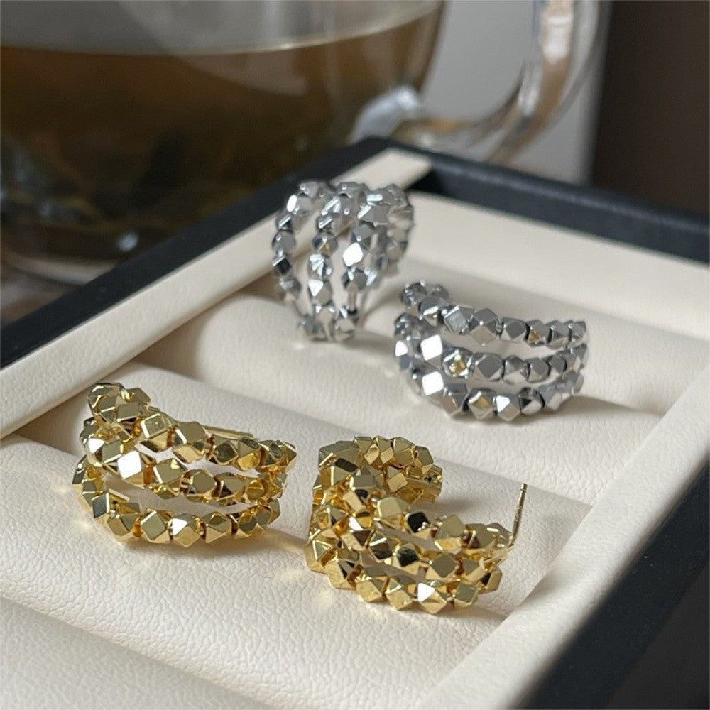 Zarte handwerkliche Ohrring