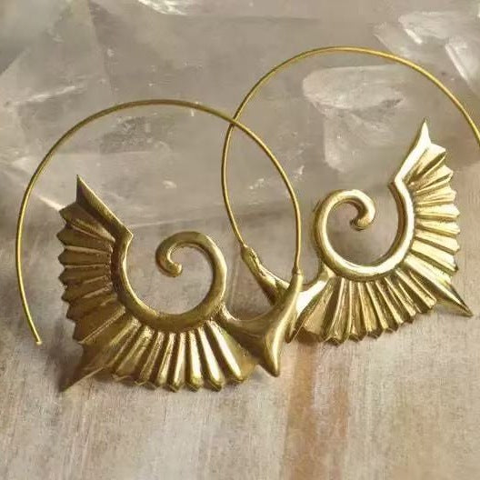 Zarte handwerkliche Ohrring