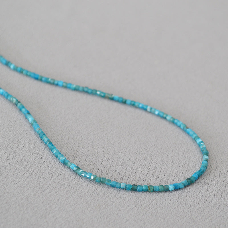 Zarte handwerkliche Halskette