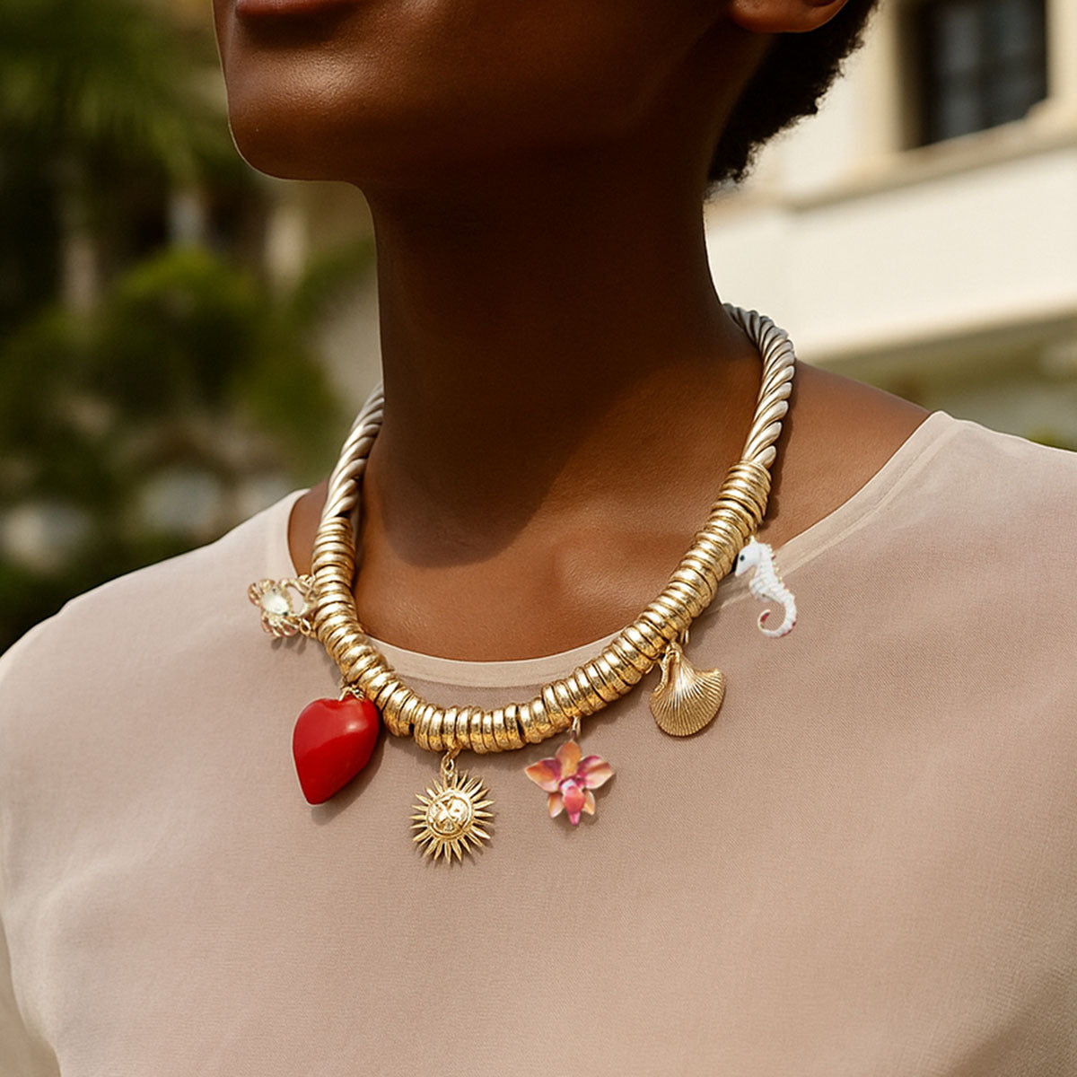 Schöne Halskette mit einzigartigem Stil