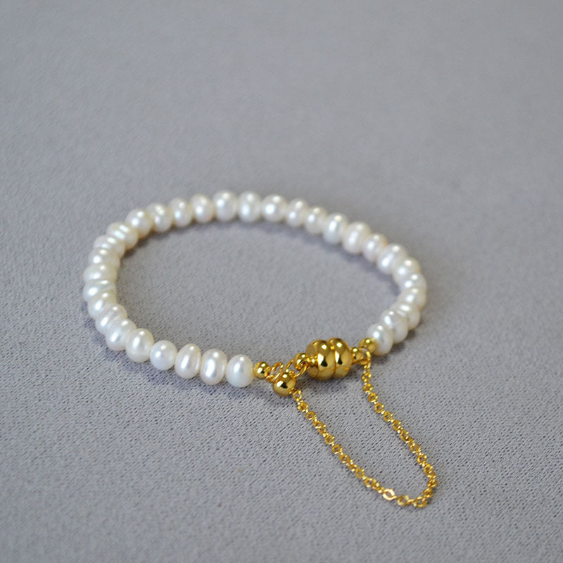 Schöne Perlen Armband mit einzigartigem Stil