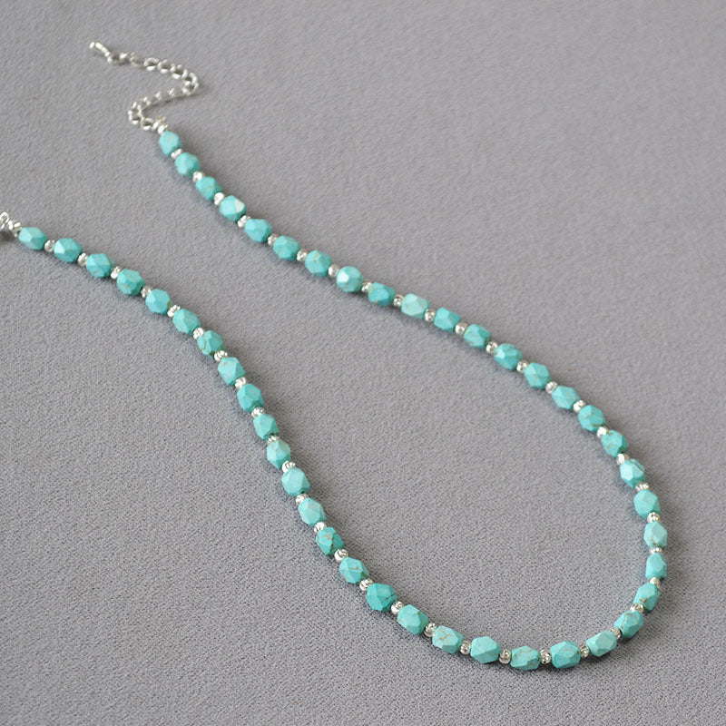 Zarte handwerkliche Halskette