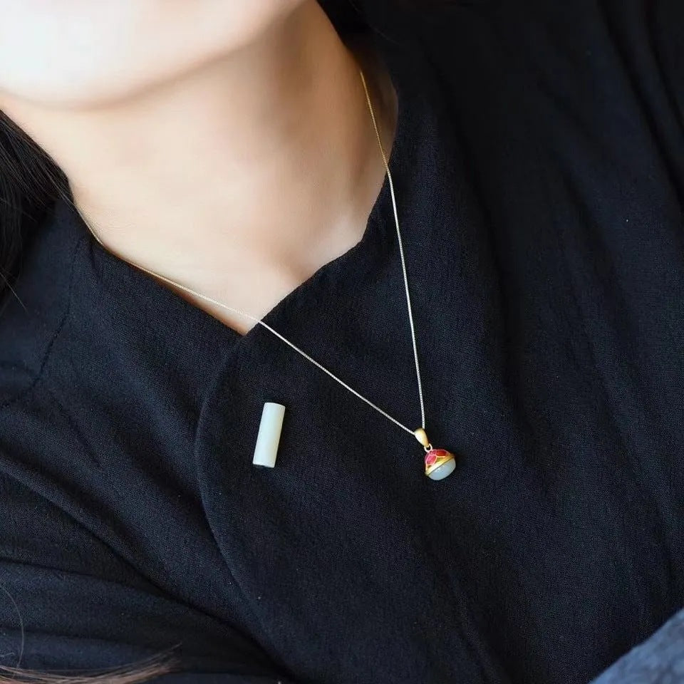 Schöne Gold Halskette mit einzigartigem Stil