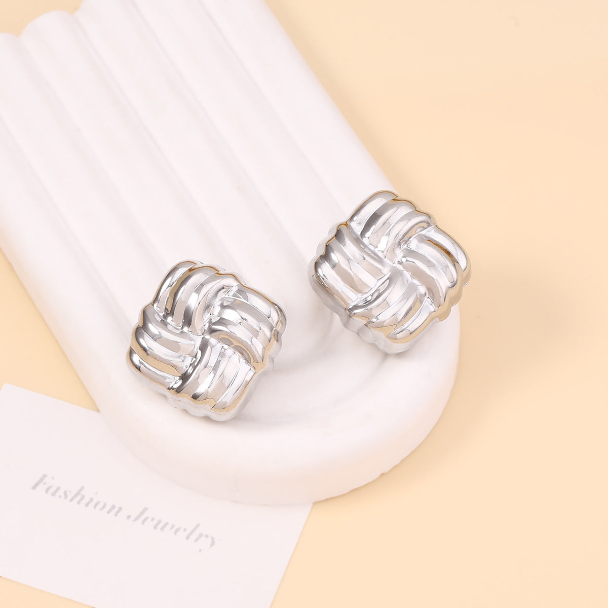 Atemberaubende Ohrring für den Alltag