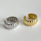 Zarte handwerkliche Ring