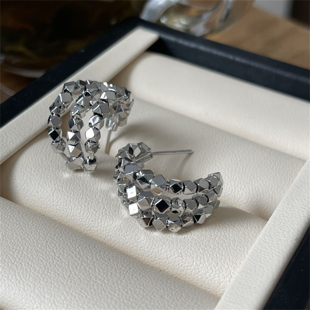 Zarte handwerkliche Ohrring