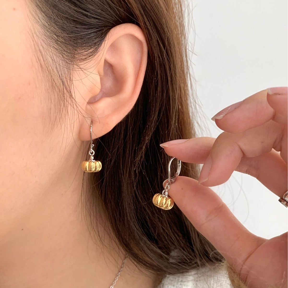 Zarte handwerkliche Ohrring