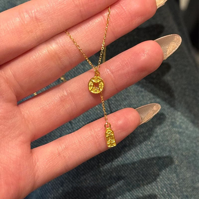 Schöne Gold Halskette mit einzigartigem Stil