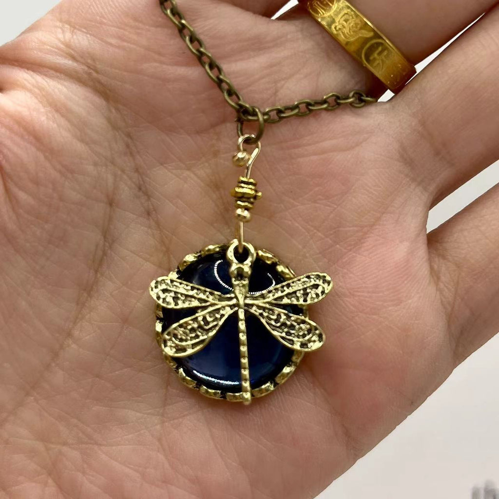 Schöne Halskette mit einzigartigem Stil