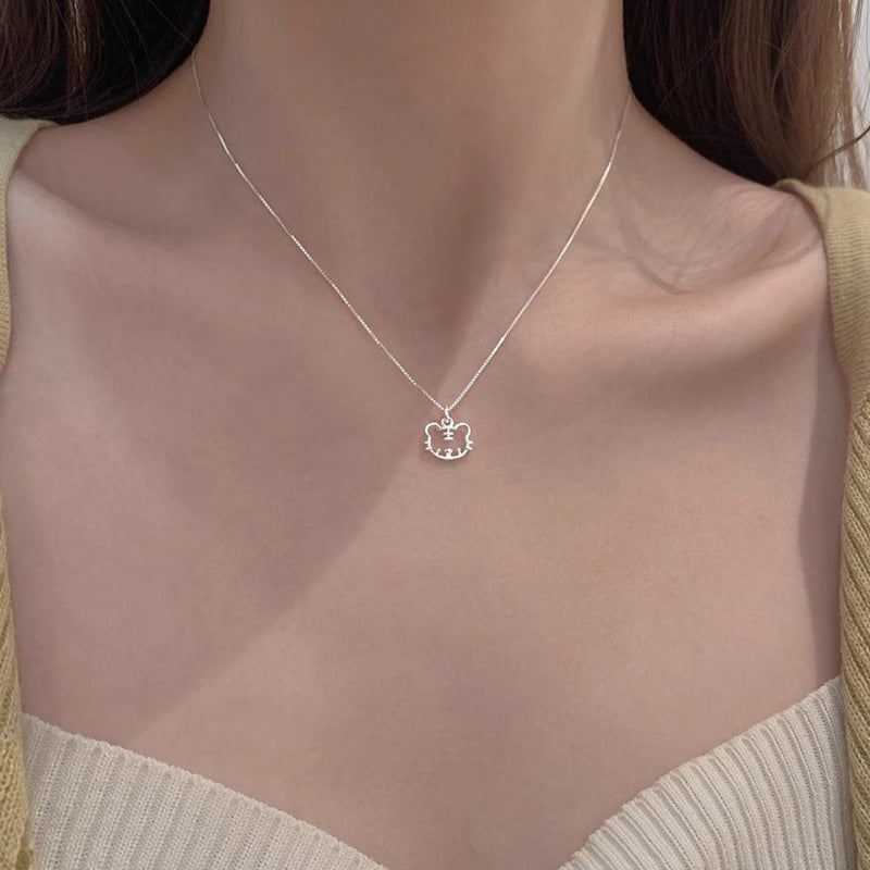 Zarte handwerkliche Halskette