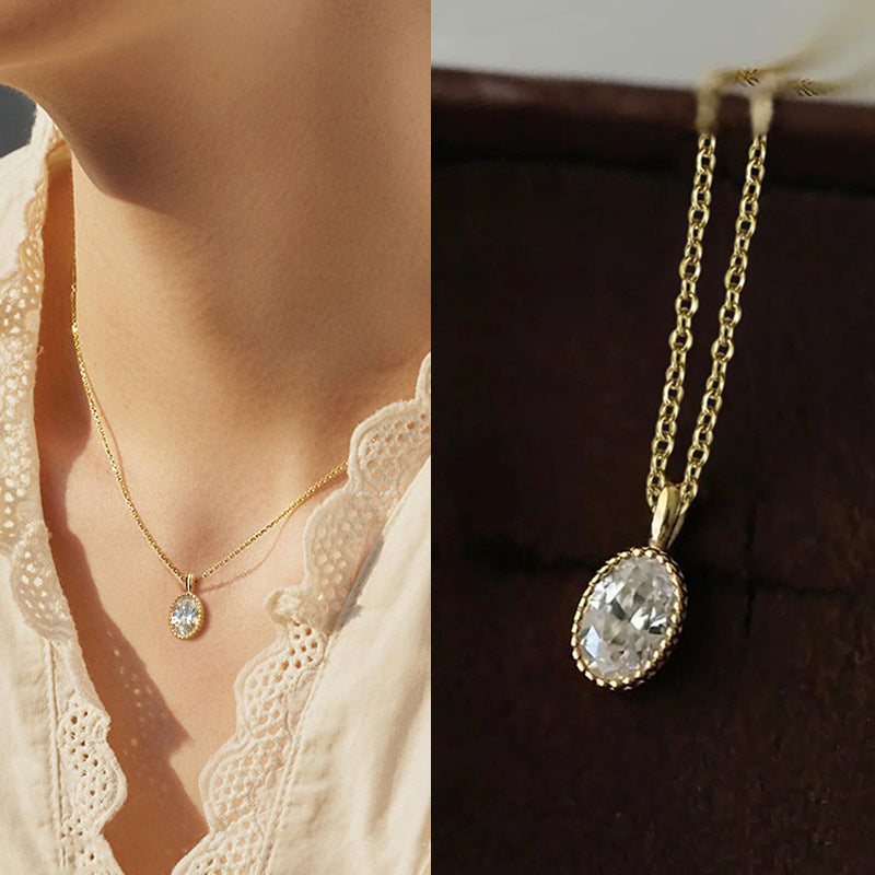 Schöne Halskette mit einzigartigem Stil