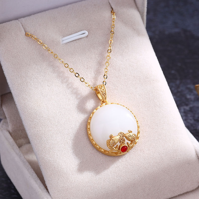 Schöne Gold Halskette mit einzigartigem Stil