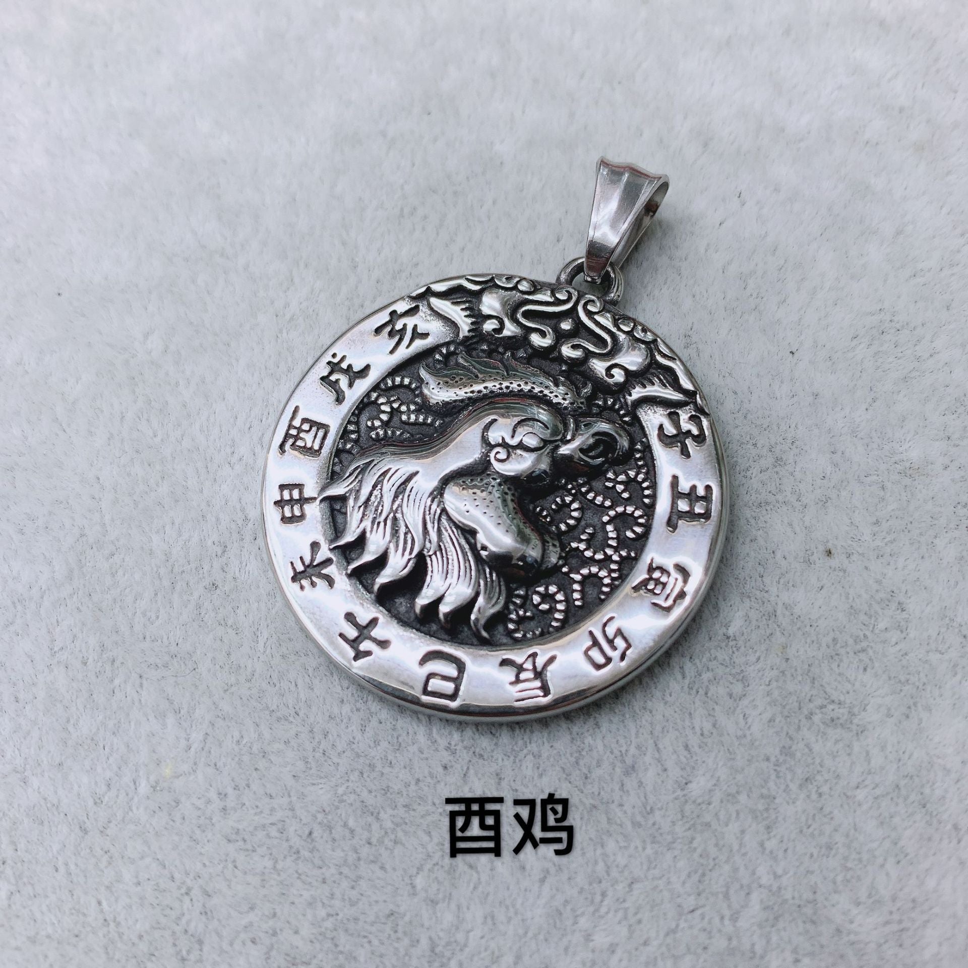 Schöne Halskette mit einzigartigem Stil