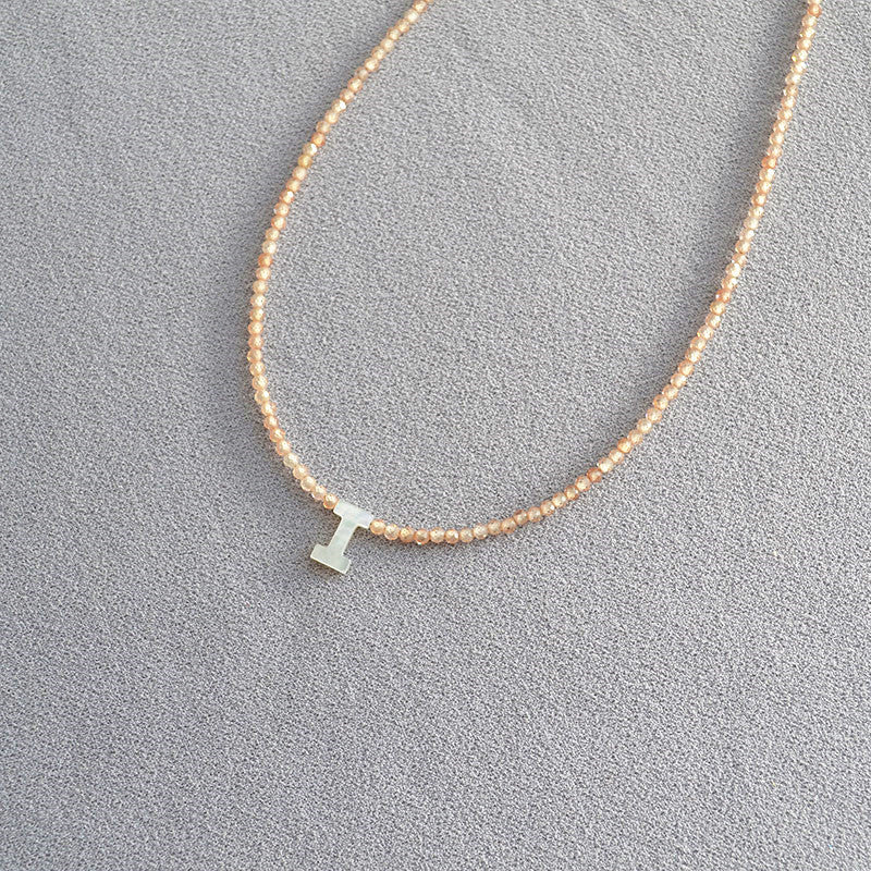 Schöne Halskette mit einzigartigem Stil