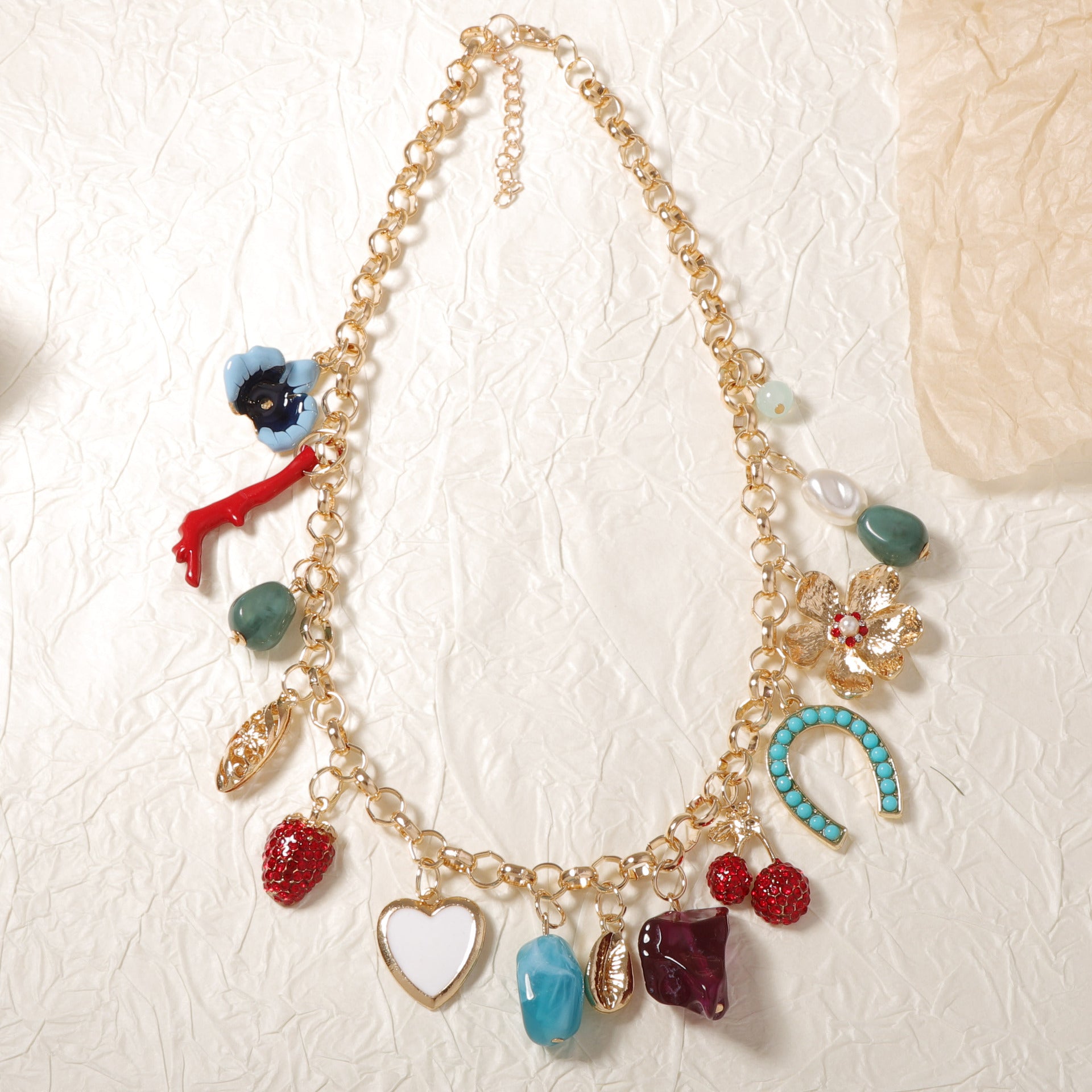 Zarte handwerkliche Halskette