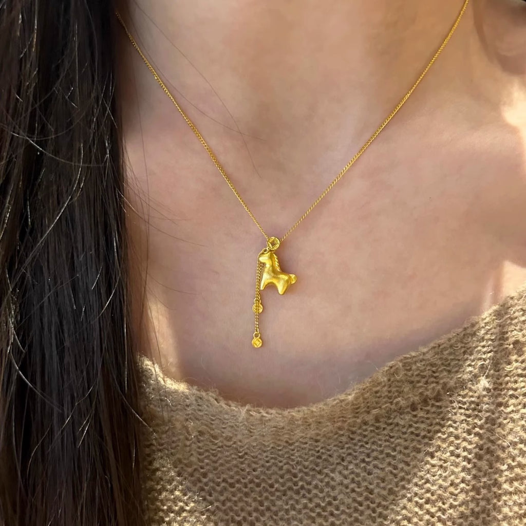 Schöne Gold Halskette mit einzigartigem Stil