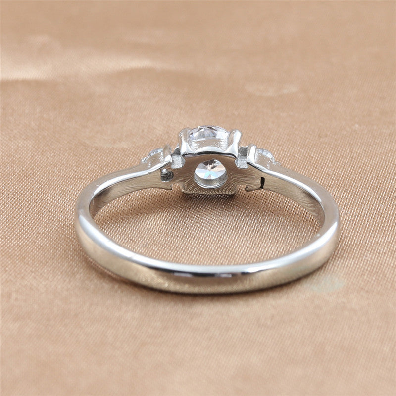 Zarte handwerkliche Ring