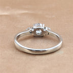 Zarte handwerkliche Ring