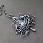 Zarte handwerkliche Halskette