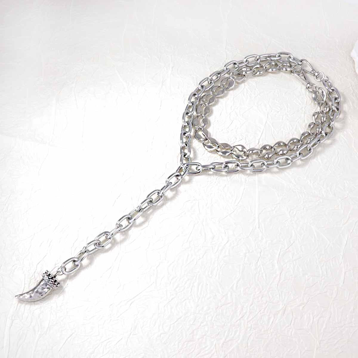 Schöne Halskette mit einzigartigem Stil