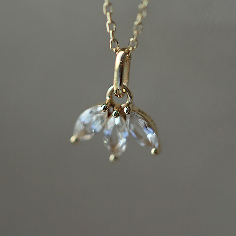 Zarte handwerkliche Halskette