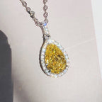 Schöne Halskette mit einzigartigem Stil