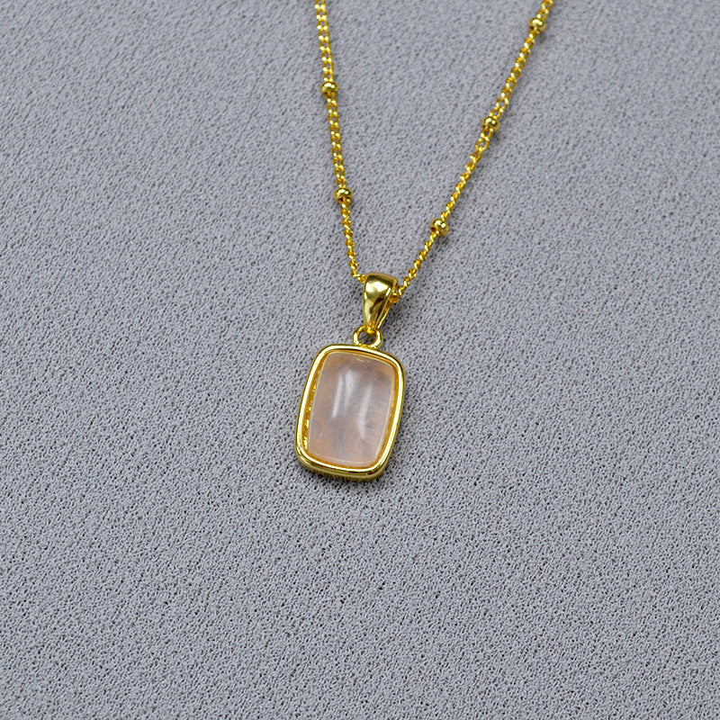 Schöne Gold Halskette mit einzigartigem Stil