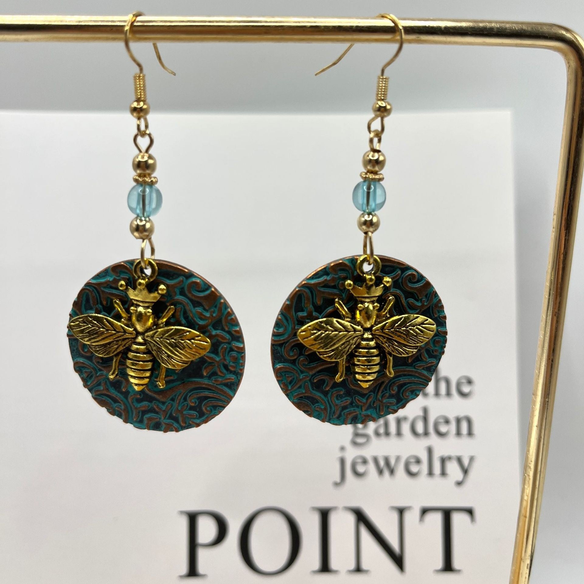 Zarte handwerkliche Ohrring