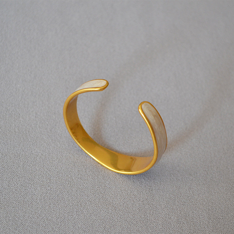 Schöne Gold Armband mit einzigartigem Stil