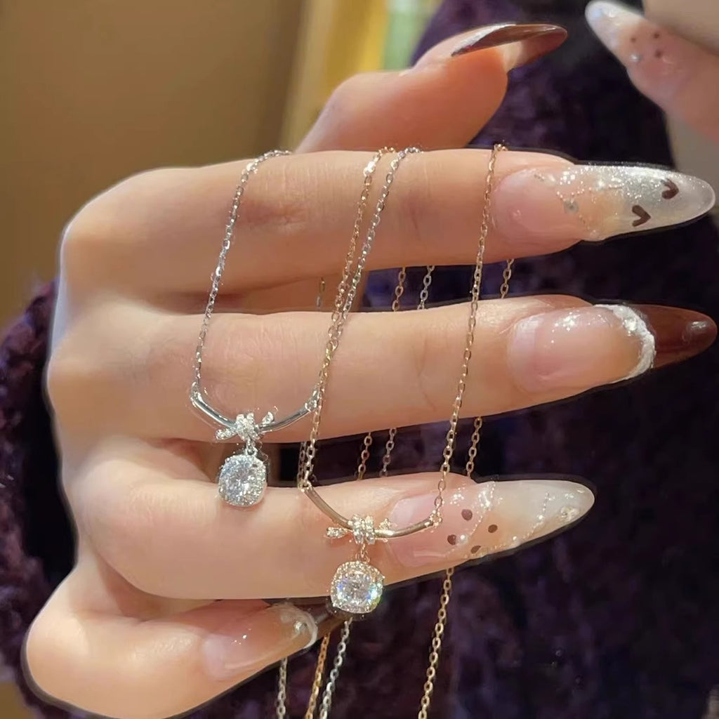 Schöne Halskette mit einzigartigem Stil