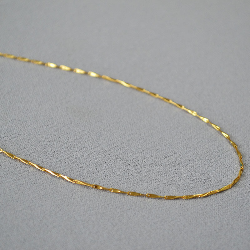 Schöne Gold Halskette mit einzigartigem Stil