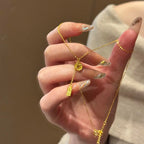 Schöne Gold Halskette mit einzigartigem Stil