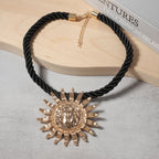 Zarte handwerkliche Halskette