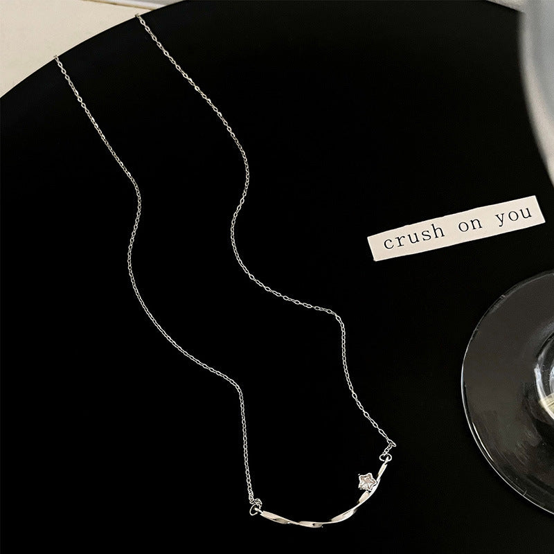 Zarte handwerkliche Halskette