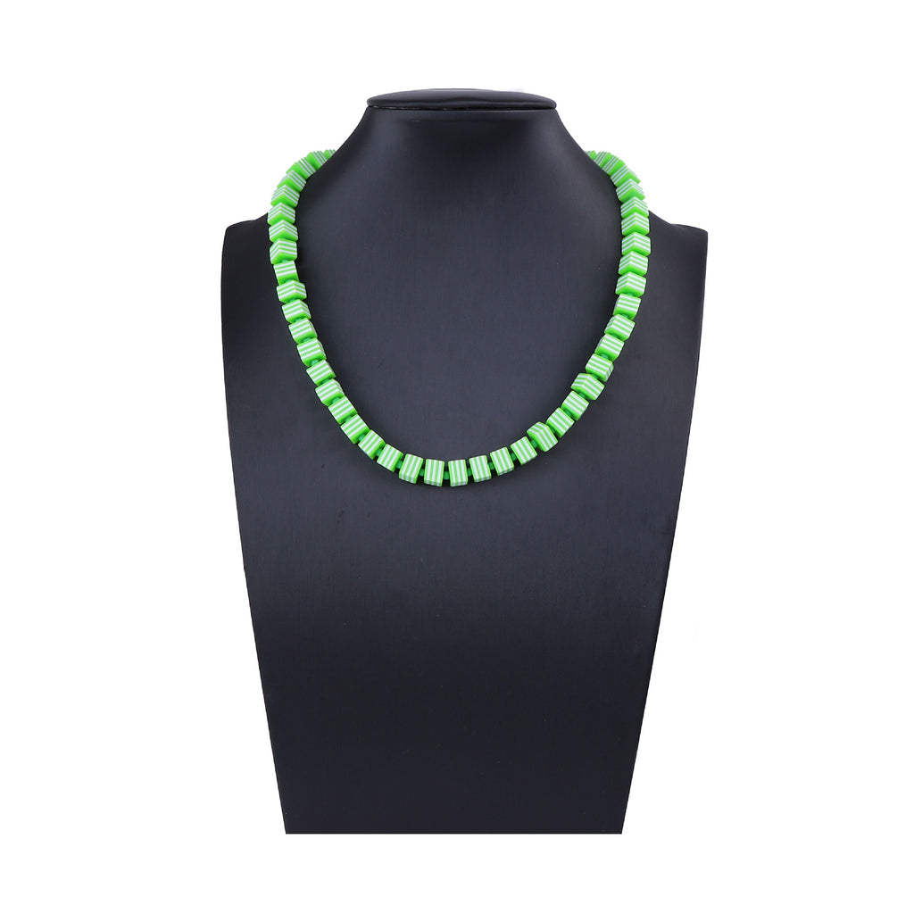 Schöne Halskette mit einzigartigem Stil