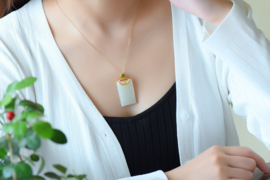 Zarte handwerkliche Halskette