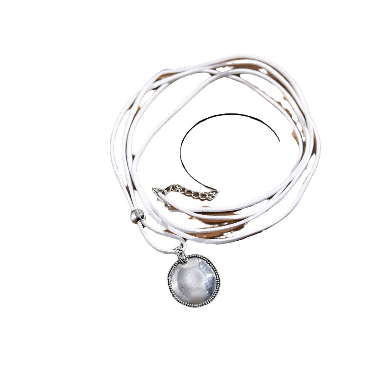 Schöne Halskette mit einzigartigem Stil