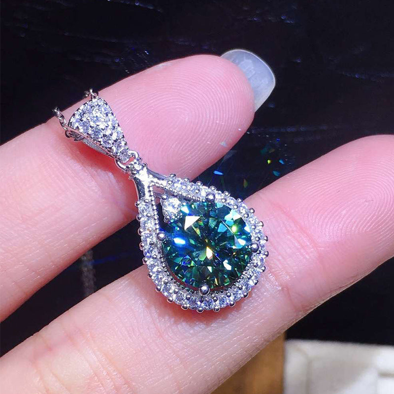 Schöne Halskette mit einzigartigem Stil