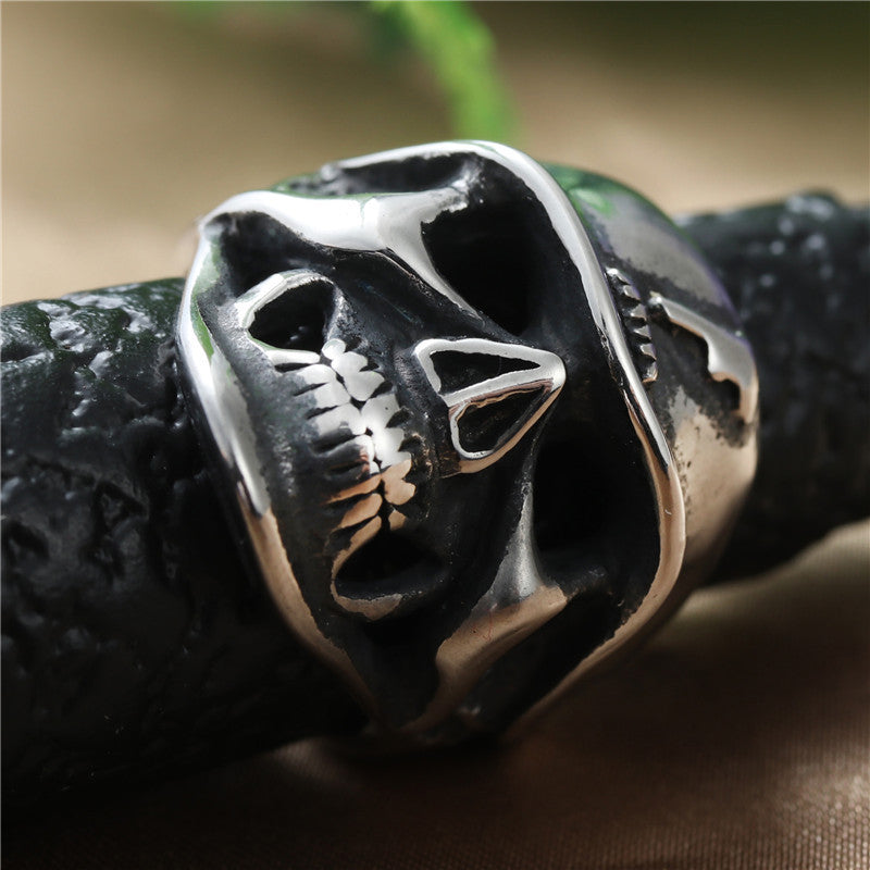 Zarte handwerkliche Ring