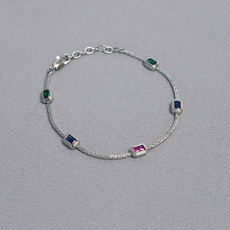 Schöne Gold Halskette mit einzigartigem Stil