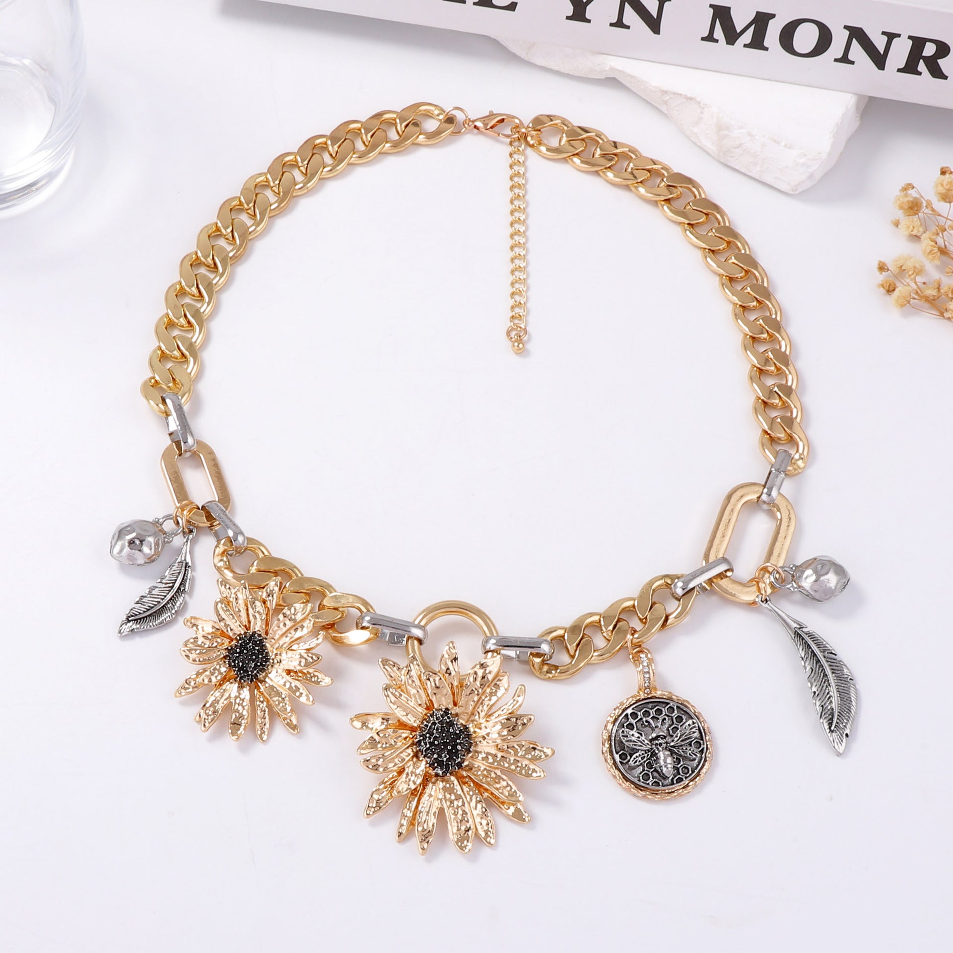 Zarte handwerkliche Halskette