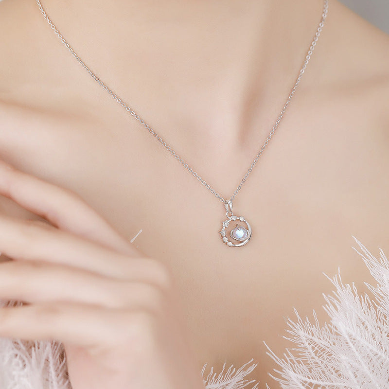 Zarte handwerkliche Halskette