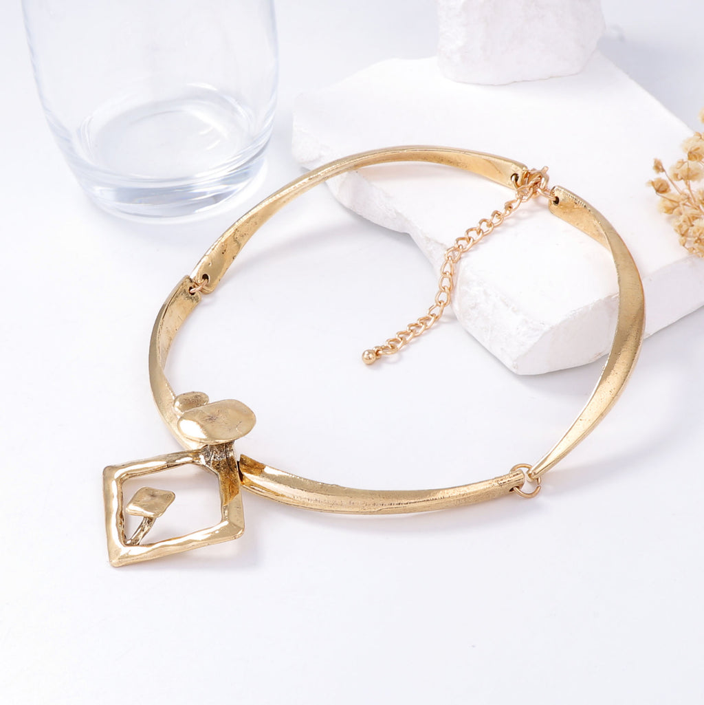 Zarte handwerkliche Halskette