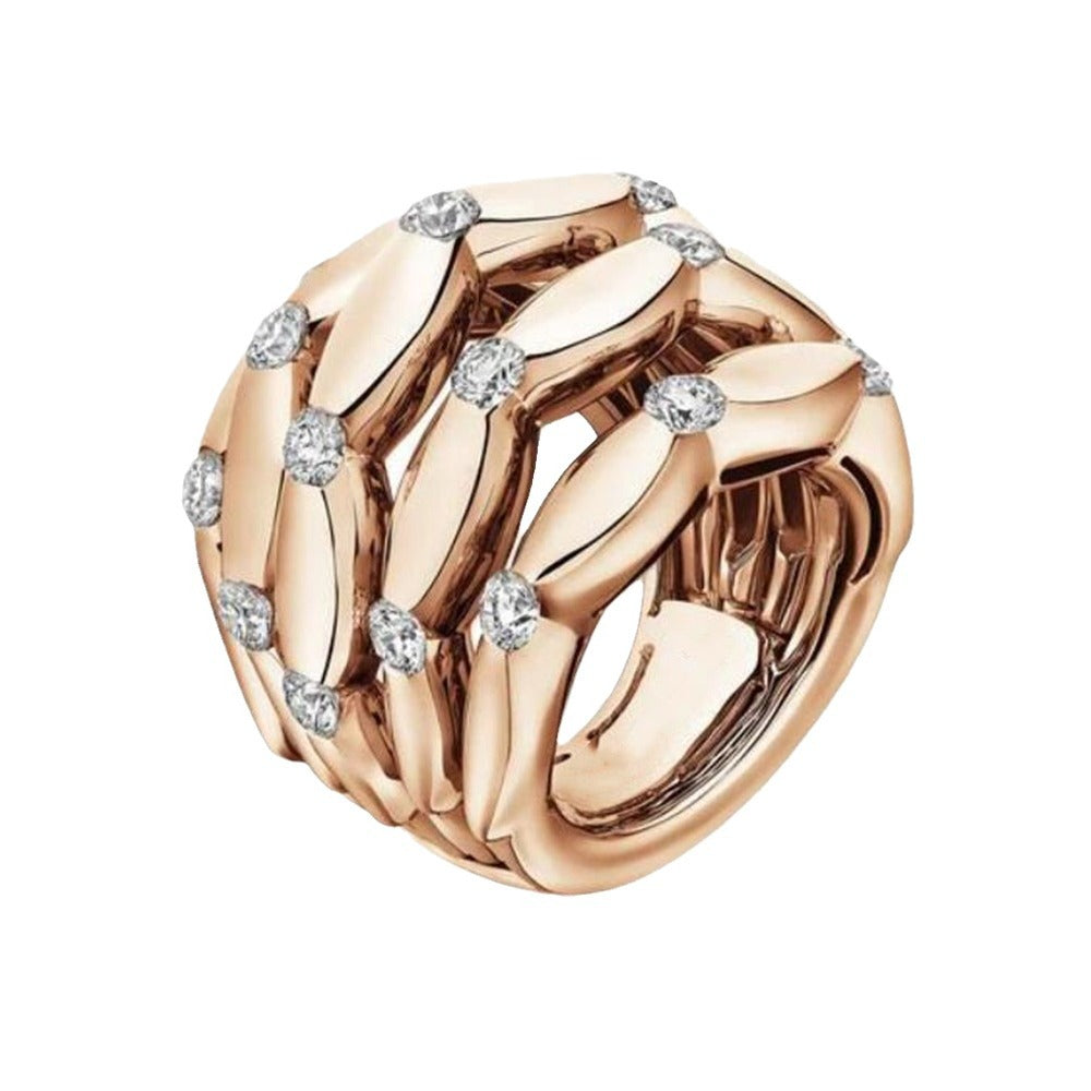 Zarte handwerkliche Ring