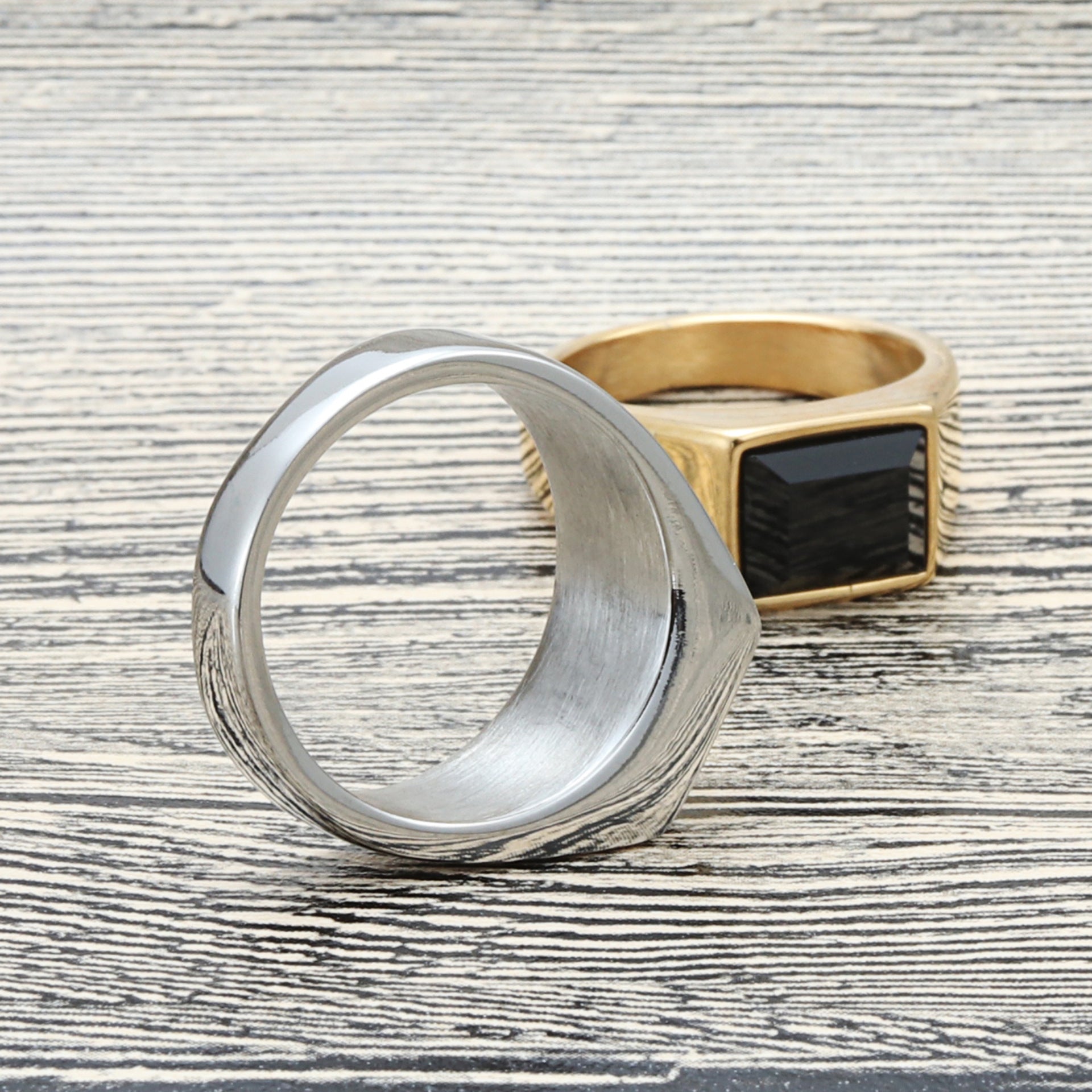 Zarte handwerkliche Ring