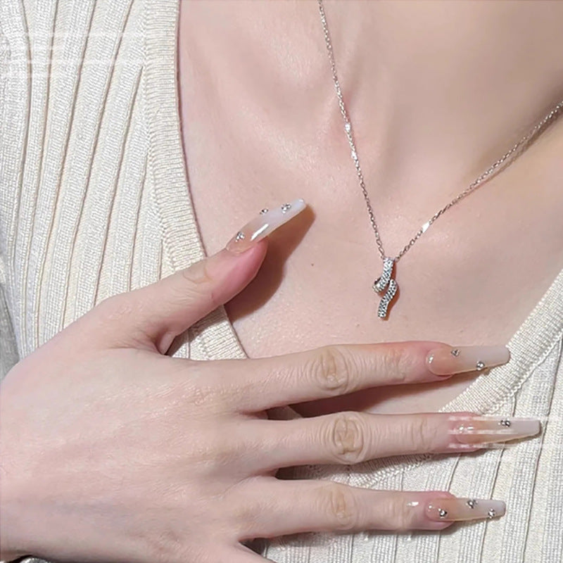 Schöne Halskette mit einzigartigem Stil