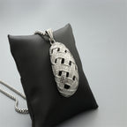 Schöne Halskette mit einzigartigem Stil